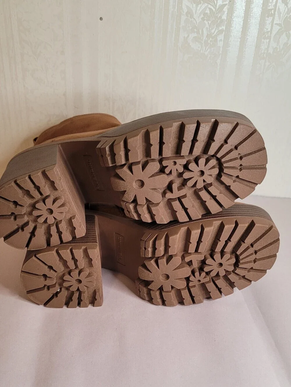 UNIONBAY Paula Platform Chunky Lug Sole Ankle Boots Size 8.5